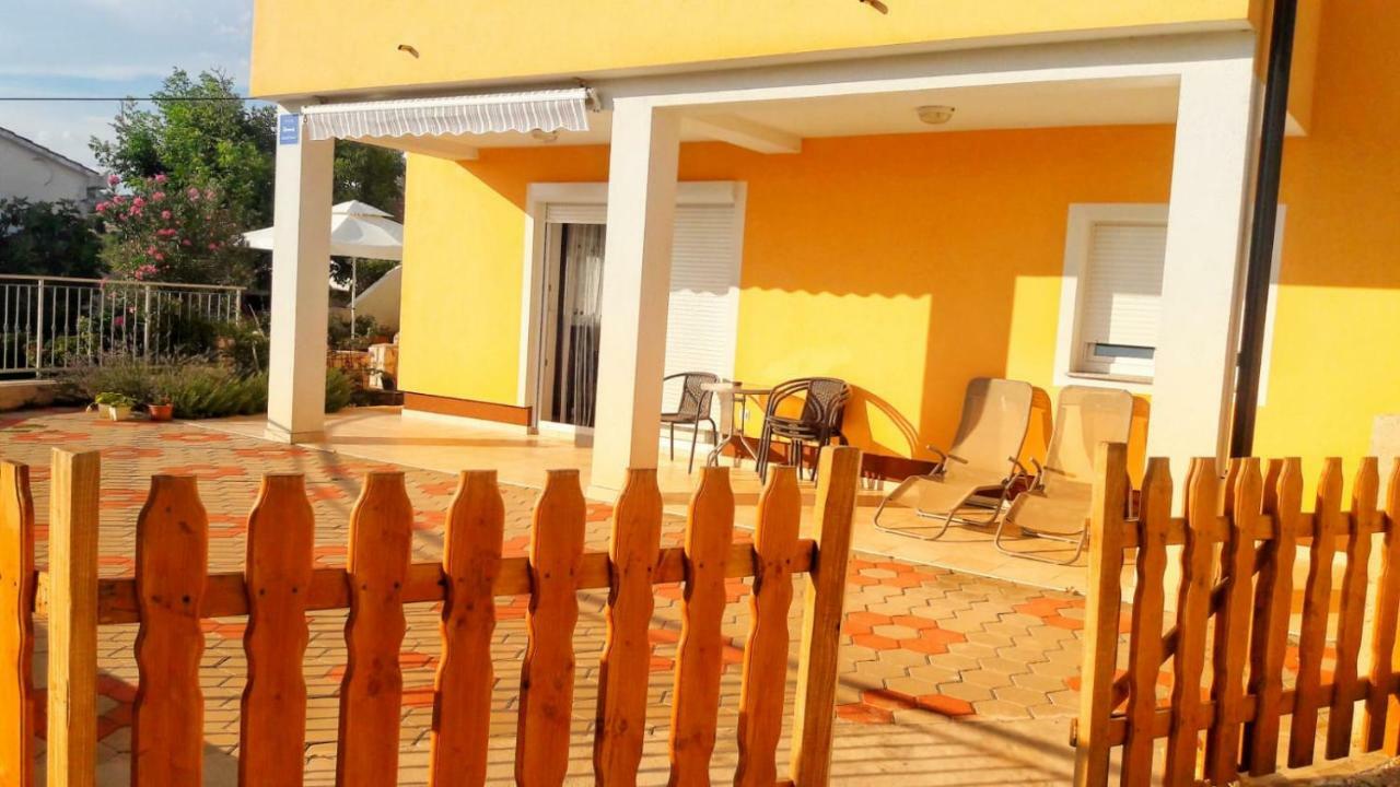 Apartman โคลัน ภายนอก รูปภาพ