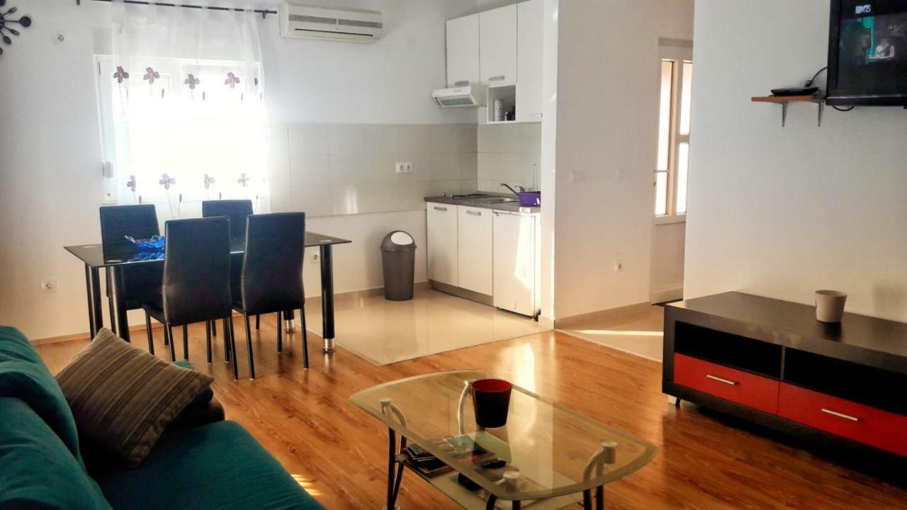 Apartman โคลัน ภายนอก รูปภาพ